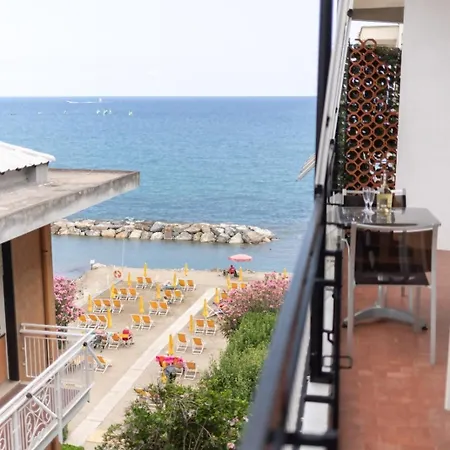 Apartmán 25trilocale Vista Mare E Amazzonia Style *